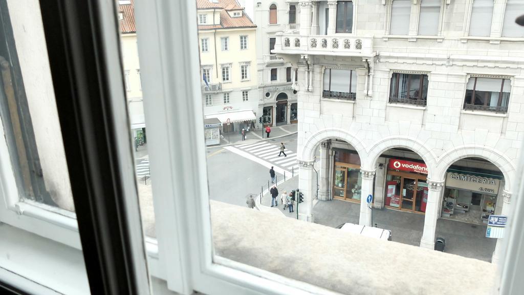 B&B Piazza Goldoni Трієст Екстер'єр фото